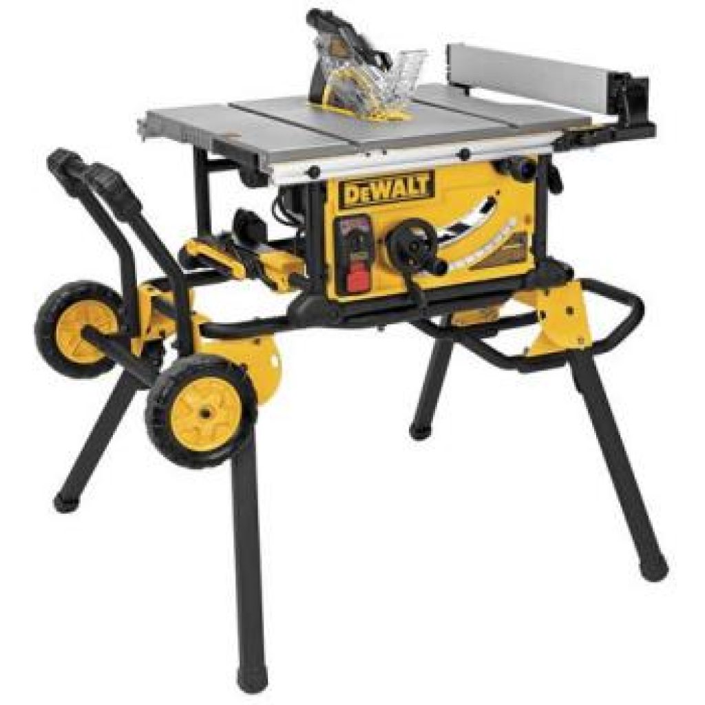 Whether you’re a contractor constantly on the move between worksites or a woodworking hobbyist who needs the freedom to move operations, having a jobsite table saw is extraordinarily handy