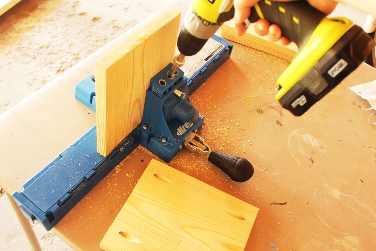 Have you ever felt that you couldn’t get your tools in the correct position and got frustrated? Thousands of DIYers who have tools probably feel the same way, even seasoned professional